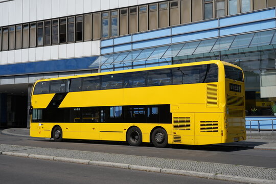 BVG Doppeldeckerbus am Busbahnhof in Steglitz, Berlin, 14.07.2024