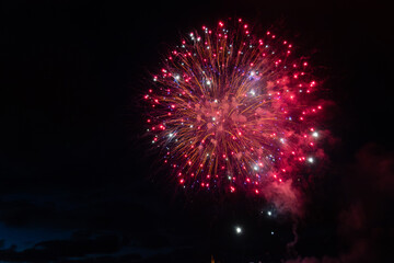 Magnifique feu d'artifices du 14 juillet en Bretagne - France