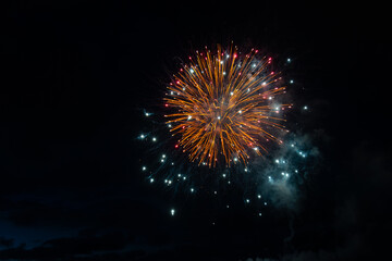Magnifique feu d'artifices du 14 juillet en Bretagne - France