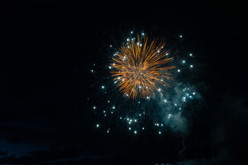 Magnifique feu d'artifices du 14 juillet en Bretagne - France