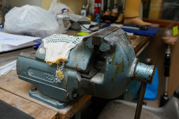 bench vice set for work in a workshop for manufacturing prostheses