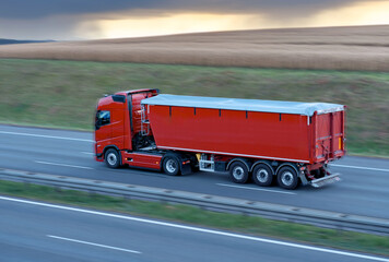 Red Cargo Grain Carrier With Covered Open Top ISO Container