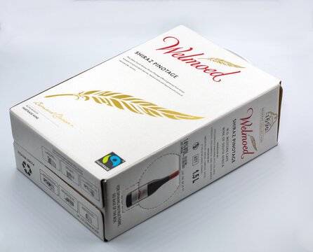 Welmoed shiraz pinotage red dry wine bag in box closeup.