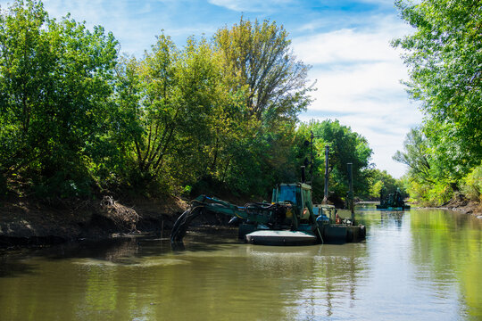 The driver digs the ground with a dredger