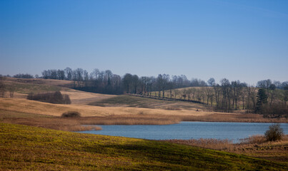 Wnętrze zrujnowanego domu na pomorzu © Robert