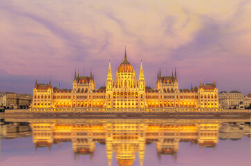 Fototapeta premium Budapest Parliament building in the sunset and blue hour
