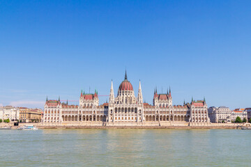 Obraz premium A Budapest Hungarian parliament building near the Donau river at the noon