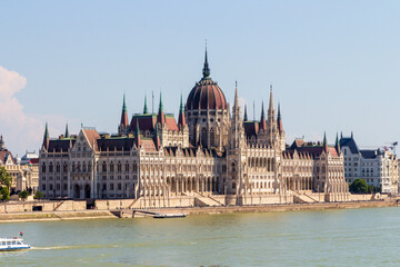 Obraz premium A Budapest Hungarian parliament building near the Donau river at the noon