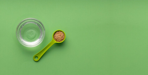 Powdered food based on soy fiber with psyllium fiber to cleanse the colon - Bowl with water mineral