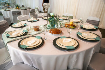 wedding table setting with flowers