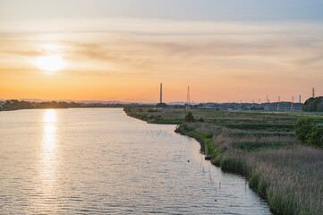 茨城　夕暮れの那珂川（ひたちなか市・湊大橋から）