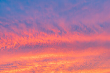 横に伸びる夕雲