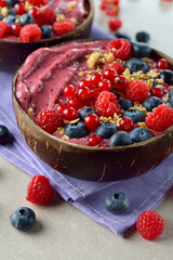 Berry smoothie bowl
