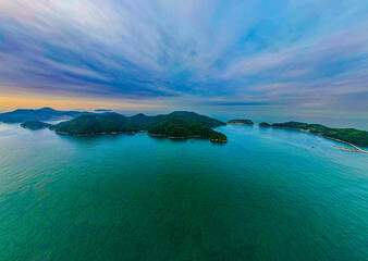 Fototapeta premium 2022년 6월 경, 소이작도에서 드론으로 촬영한 섬의 전경입니다.