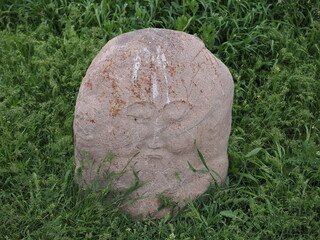 キルギス　ブラナの塔の石人