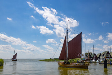 Obraz premium Ausfahrt der Zeesenboote