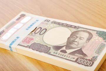 大量の一万円札の札束