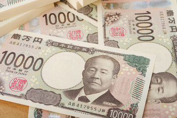 大量の一万円札の札束