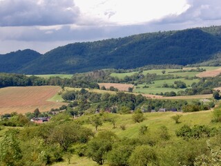 Eine Wanderung zum Aussichtsturm Rüdigsdorfer Schweiz bei Rüdigsdorf mit Blicken zum Mühlberg und dem kohnstein in niedersachswerfen und der Ruine Hohnstein