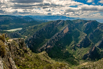 Embalse del Aguascebas sobre el Valle de la Osera, en el parque natural de Cazorla, Segura y Las...