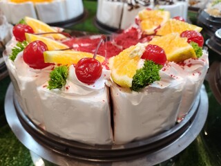 Delicious cakes red velvet vanilla birthday cakes