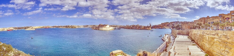 Fototapeta premium Panoramic view over the marina to the castle of the Maltese capital Valetta