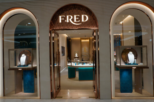 Bangkok, Thailand 16 July 2024
Fred founded his own jewelry brand, Fred, in Paris in 1936, combining his passion for gemstones. Especially colored gemstones and pearls. There is a branch at Emporium.