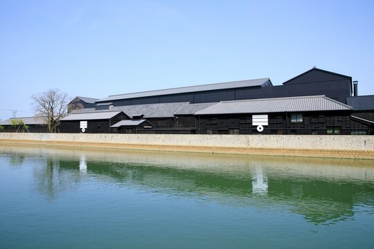 半田運河と黒壁の醸造蔵