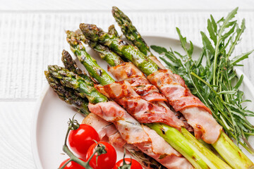 Grilled asparagus with bacon and egg sauce