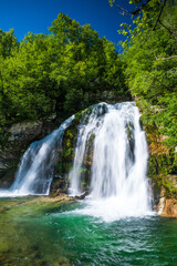 Obraz premium Stunning Virje Waterfall in Slovenia: A Pristine Natural Treasure