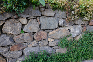 Dekorative Steinmauern zur Bepflanzung für Garten und Haus
