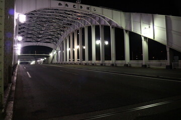 Naklejka premium ライトアップされた橋