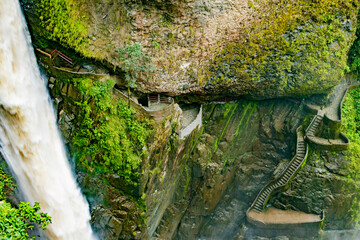 Cascada de Pailon del Diablo, ciudad de Baños
de Agua Santa, Ecuador