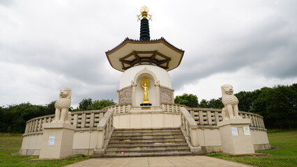 Fototapeta na wymiar Buddhism statue, peace pagoda