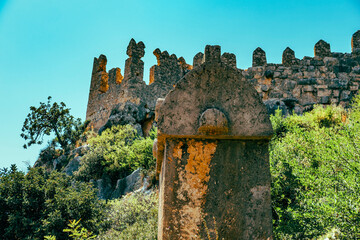 Obraz premium lycian stone tombs, tlos ancient town in kas antalya , turkey, sarcophagus-shaped tomb, only known from Lycia