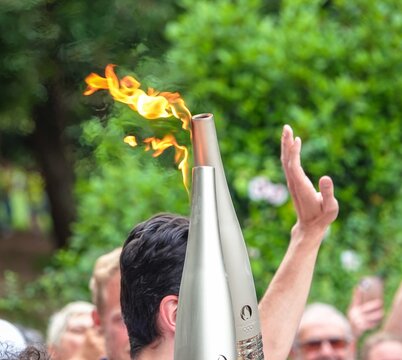 Passage de relais de la flamme olympique des JO de Paris 2024
