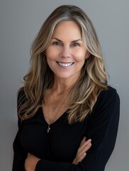 Obraz premium A professional portrait of an elegant, mature model, exuding timeless beauty and grace, captured in a sophisticated photo shoot, showcasing her captivating charm and sensuality.