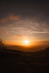 Montanhas Majestosas: A Grandeza dos Picos e Vales