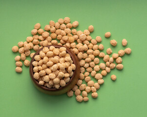 Dry organic quinoa pop cereal - Chenopodium quinoa