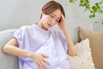 陣痛を感じる高齢妊娠をした妊婦