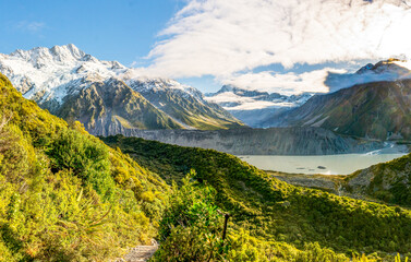 Obraz premium Scenic alpine mountain and lake views in Mt Cook national park