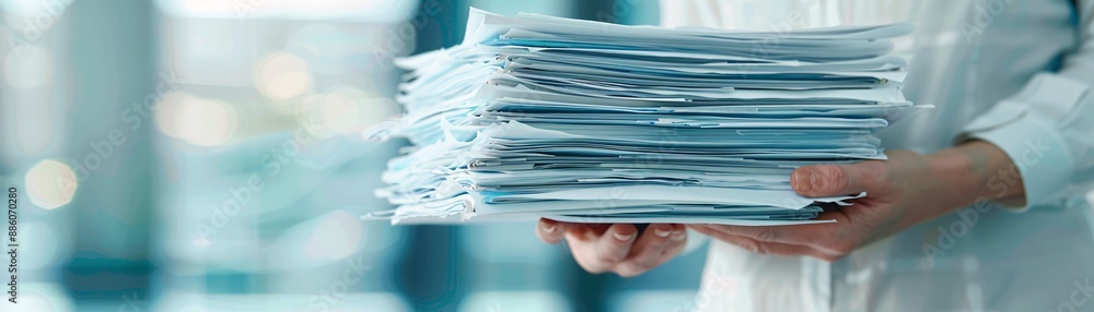 Aufkleber the hands of a financial advisor holding a stack of financial documents, with a wealth management ch