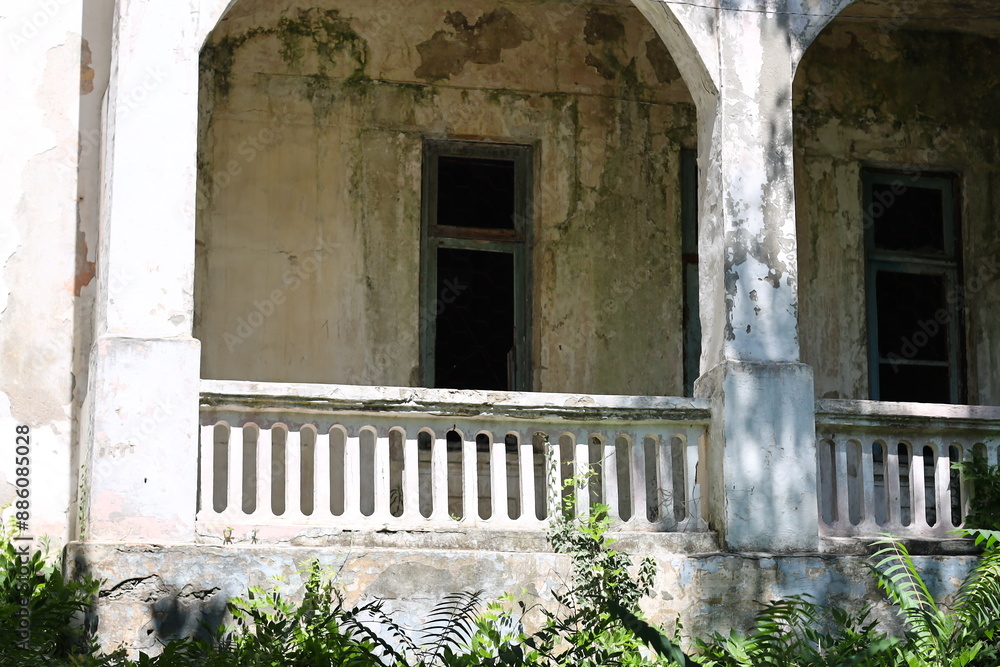 Aufkleber An old building with a balcony and a window, perfect for use in architecture or history-themed projects.