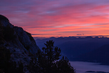 Sonnenaufgang am Berg