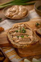 Slice of bread with greaves