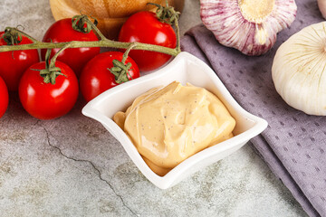 Yellow cream grill sauce for burger