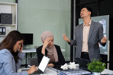 Working diversity, business team are under stress from working for poor work.