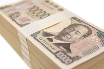 斜めのアングルで撮影した日本の新紙幣の500万円の束