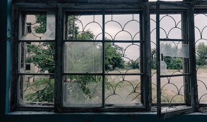destroyed school in a city lost in the war in Ukraine