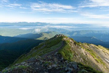 The trail from Mt. Senjogadake to Kitazawa Pass